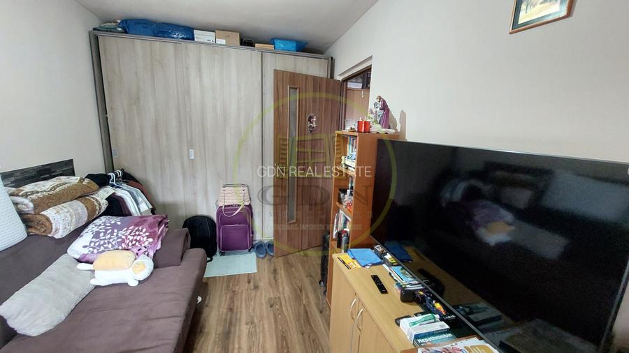 Apartament 3 camere, semidecomandat, Valea Rosie, zona Piata - 2