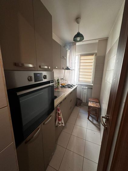 Apartament cu 3 camere, etaj 1/4, zona Alexandru cel Bun - 4