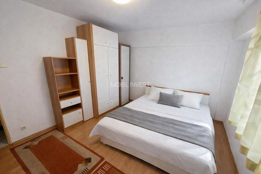 Marriott, Catedrala Nationala, intrare stradala, vedere deschisa - 2