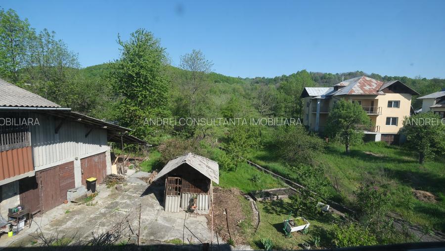 Vanzare casa mare cu etaj si 6200 mp teren intravilan Fieni, judetul Dambovita - 4