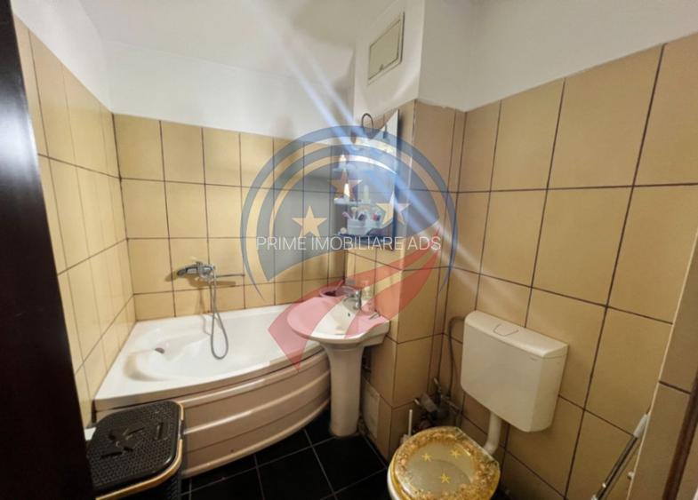 Apartament de vânzare - 5