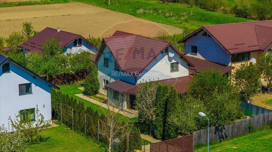 Casa de Poveste - Feldioara, str. Barsei/ 4 camere/ curte! - 43
