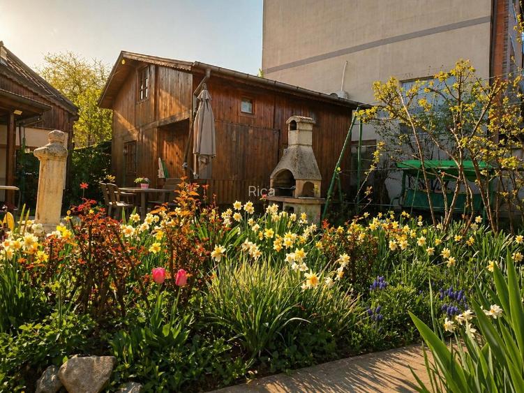 Casă cu 2 locuințe, centrală, garaj și grădină, teren 415 mp, Mezeș/Șos Chitilei - 2