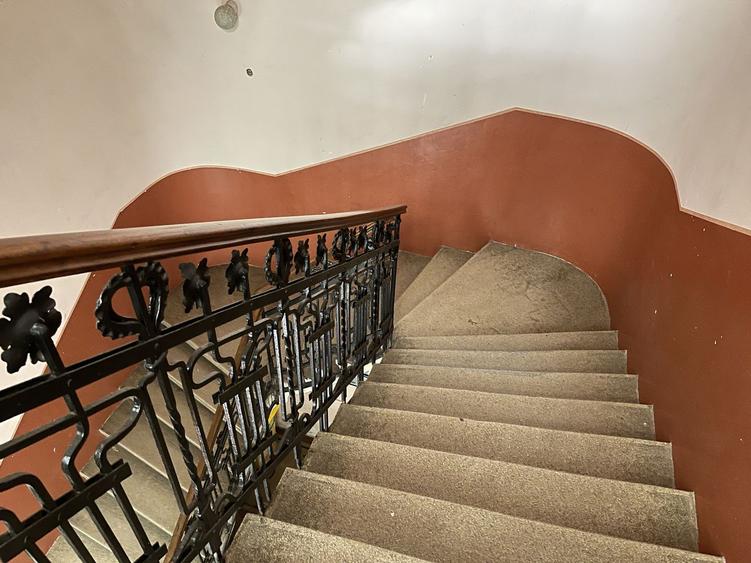 Apartament 4 camere spatios  in zona Sinaia