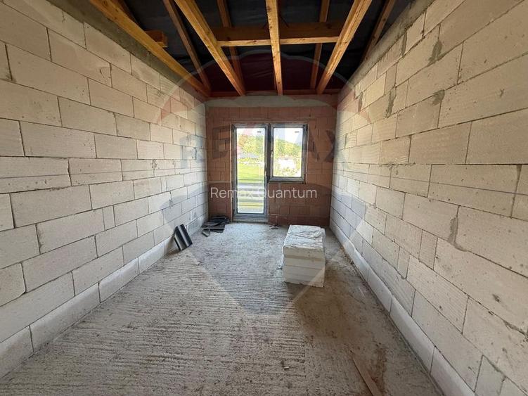 De vânzare casa semifinisata 5 camere 186 mp u Str. Făcliei - 8