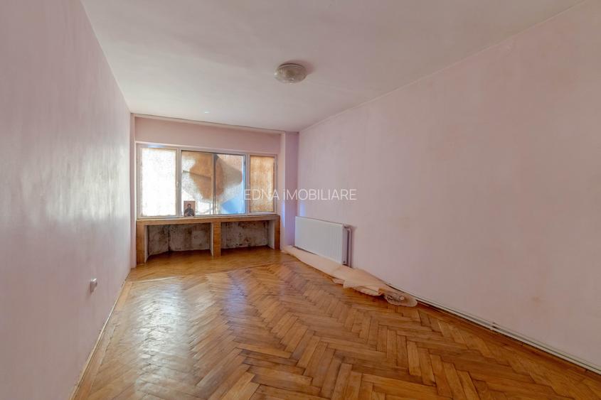 Apartament 3 camere transformat in 2 camere – Bd. Cosminului - 3
