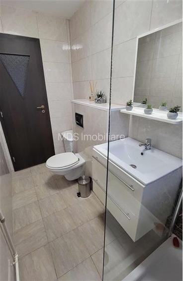 Mobilat si utilat modern cu 2 balcoane, linga Mall - 4