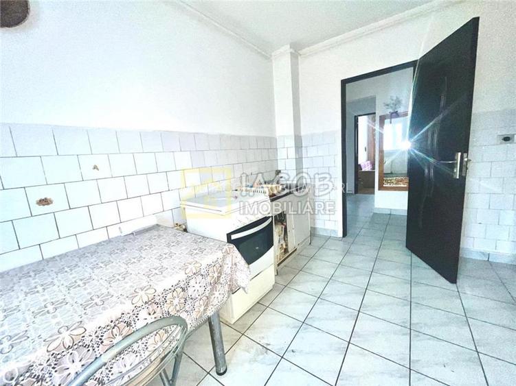 Apartament 4 camere decomandate, etajul 2, zona Narcisa / Republicii - 12