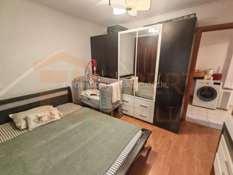 Apartament 3 camere de vanzare, situat in zona Far - 2