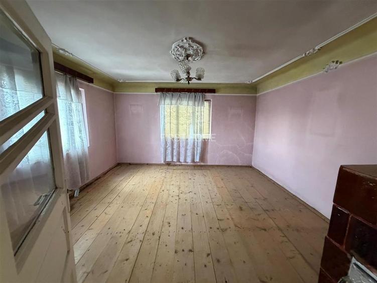 Casa batraneasca de vanzare in Campineanca str Marului nr 8 - 13