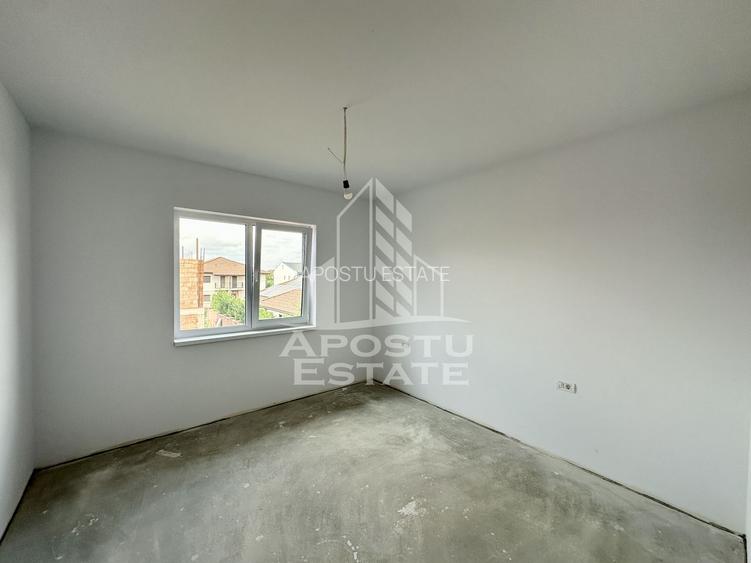 Jumatate de duplex de vanzare cu 5 camere despartit prin garaj - 17