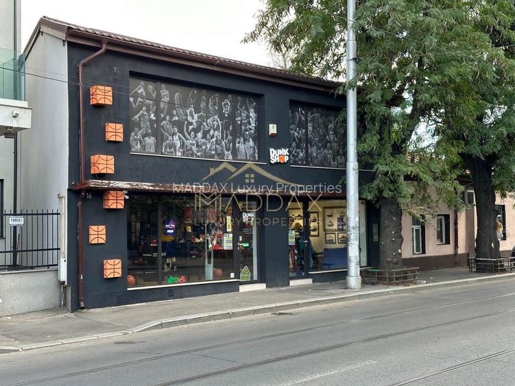 Spatiu Comercial *180mp* // 2 parking spaces // Stefan Cel Mare - 27