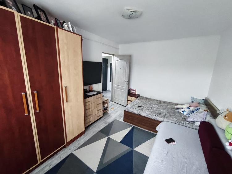 ROANDY-Garsoniera renovata,complet mobilata si utilata-9 Mai