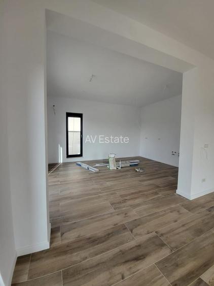 AV694 Proprietar- Duplex de vanzare, P+1E, 4 camere, 3 bai, la COVACI