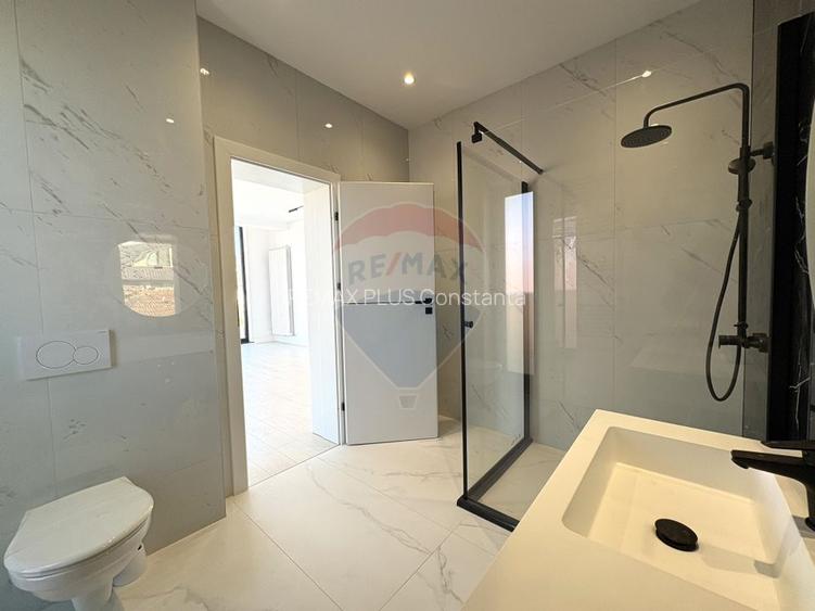 Casă / Vilă cu 8 camere de închiriat în zona Faleza Nord - 13