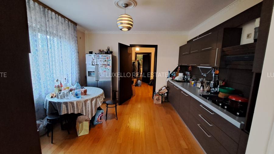 VILA INDIVIDUALA SUPERBA - CU TEREN GENEROS - AMPLASAMENT IDEAL - 32