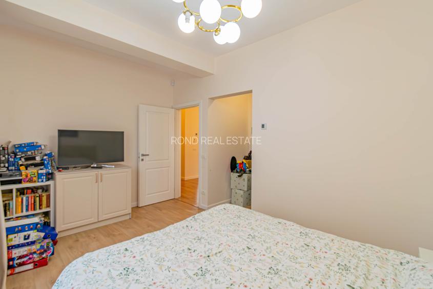 Vila complet mobilata si utilata, panouri, acumulatori, impecabila - 49