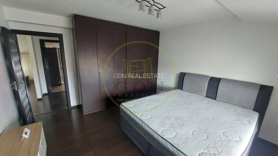 Apartament semidecomand, 58 mp, mansarda, Cartier Bariera Valcii, zona Biserica - 2