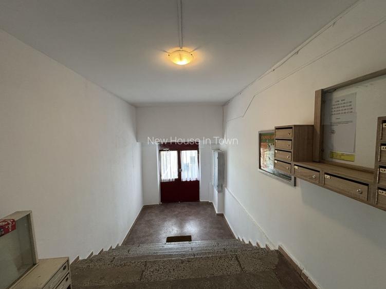Apartament decomandat cu 3 camere in Florilor, strada Crinului - 21