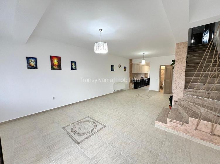 Casa cu 7 camere | 3 balcoane | Garaj | 220 mp + 80 mp curte | Cartier Panorama - 3