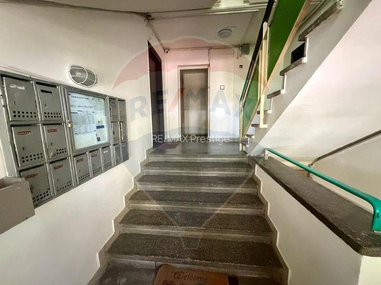Apartament cu 3 camere de vânzare în zona Drumul Taberei - 3