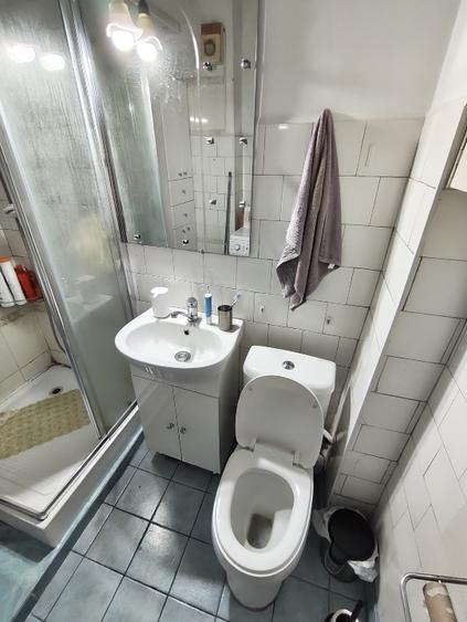 Închiriez apartament 3 camere Zona Podu Ros |Cantemir ,Etaj 3 Vedere Palas