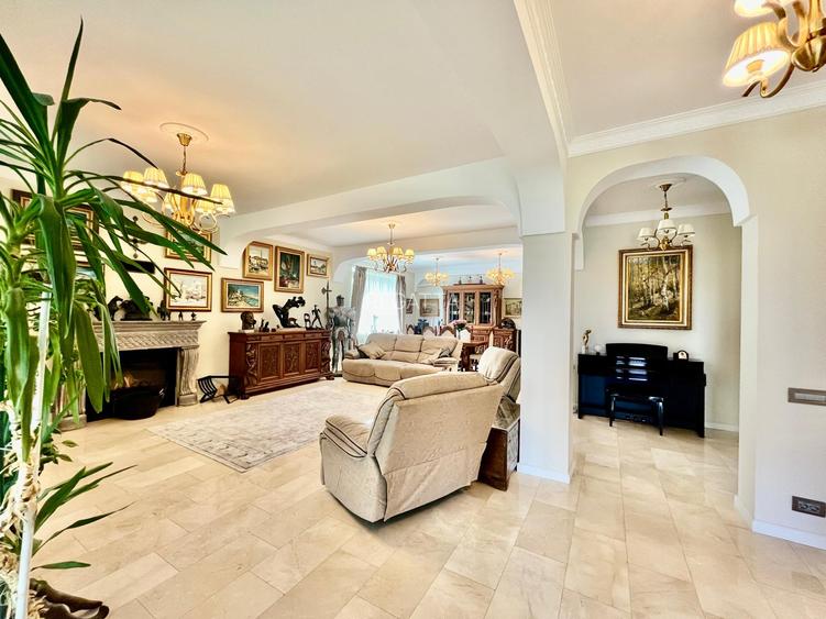 Vila superba cu vedere la lac - posibilitate alipire teren cu iesire la lac - 19