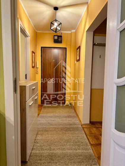 Apartament cu 3 camere, 2 balcoane, 2 bai,etaj intermediar, - 10