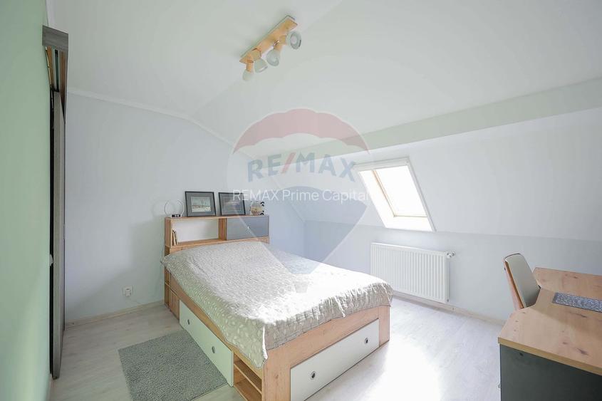 5 camere, central Nicolae Jiga, retras de la stradă, de vânzare - 12