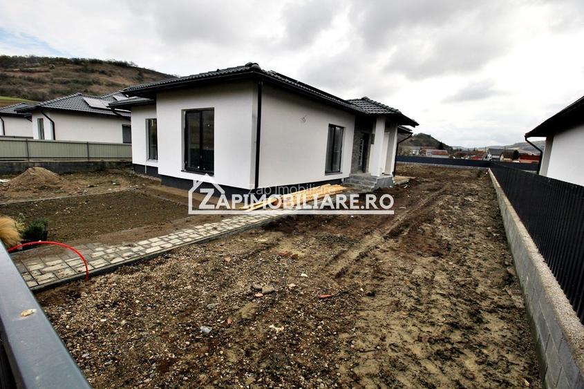 Casă la cheie pe 1 nivel 4cam. 2 bai,1 dresing 650 mp. teren - 25