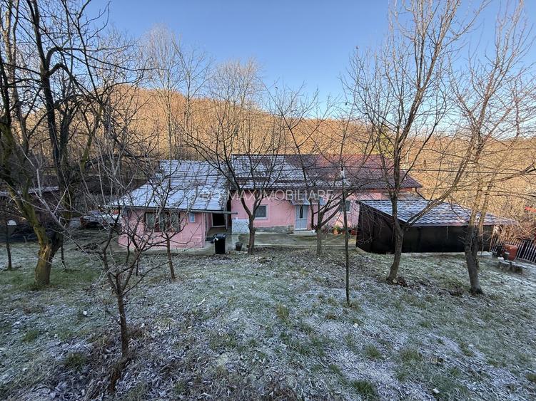 Casa demolabila  și teren 800mp cu toate utilitățile deschidere 26,5mp - 26