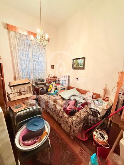 Casa in centrul istoric cu spatiu comercial si parcare proprie Zona 0 - 6