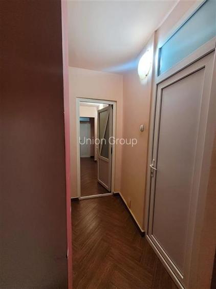 Apartament 3 camere Decomandat, Etaj 1, Zona Poarta 6 - 18