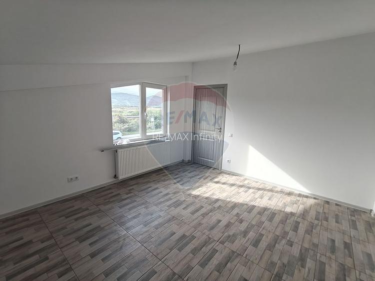 Hala noua 555mp, curte betonata 1000mp, zona de est, de inchiriat - 14