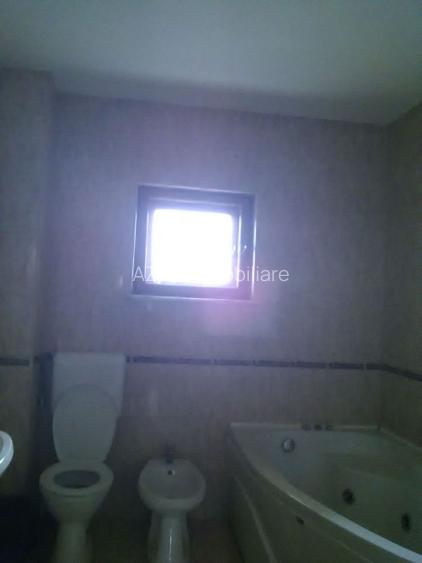 Casa 6 camere - cazare 14+10 persoane, Nord - 4