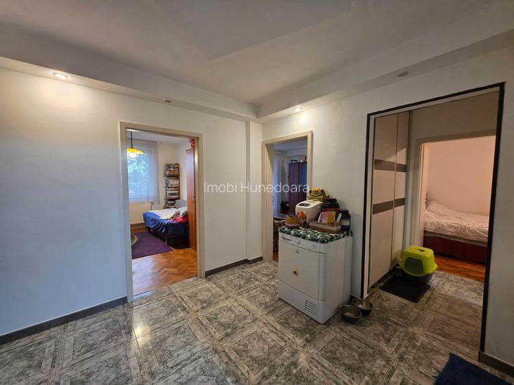 Apartament 3 camere decomandat, Deva - Str. Progresului 65 mp Etaj 4 - 5