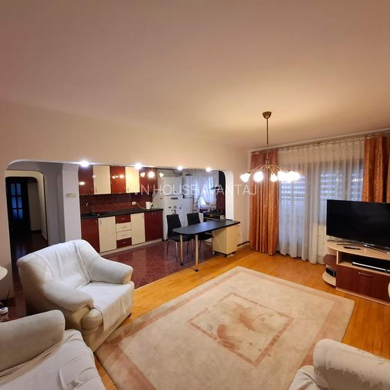 Apartament 4 camere de vânzare   Ultracentral etaj 1 - 2