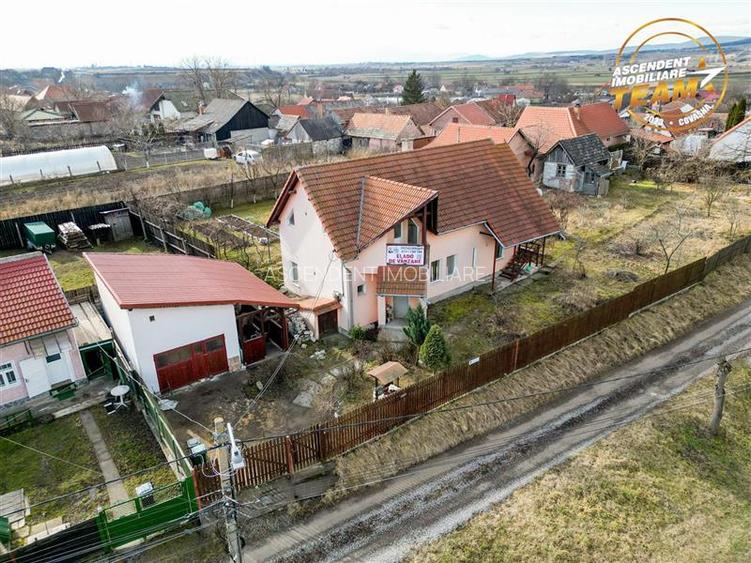 Pretabila si pentru 2familii:Vila duplex, Chilieni, Sfantu Gheorghe,6 camere, ga - 16