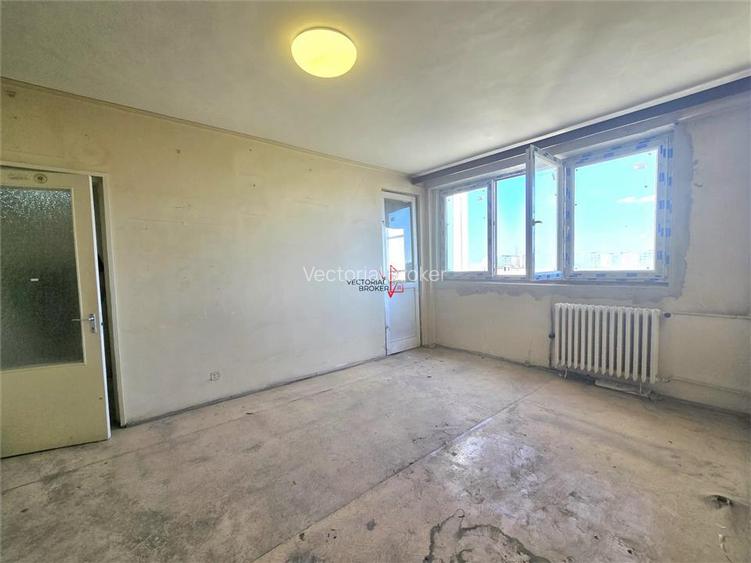 Apartament et.6/8, bloc din 78, anvelopat McDonalds Colentina - 2