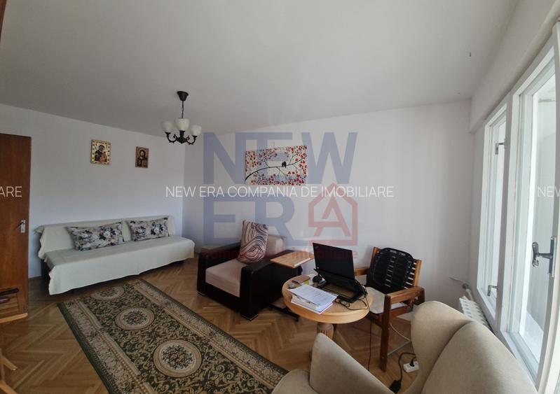 Apartament 4 Camere de Vanzare in Pajura - 2