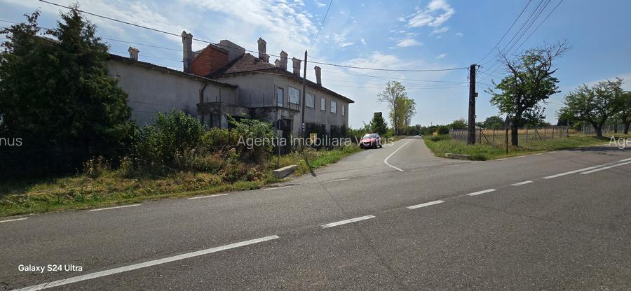 1 hectar de teren intravilan cu constructii la strada in Cucorani - 2