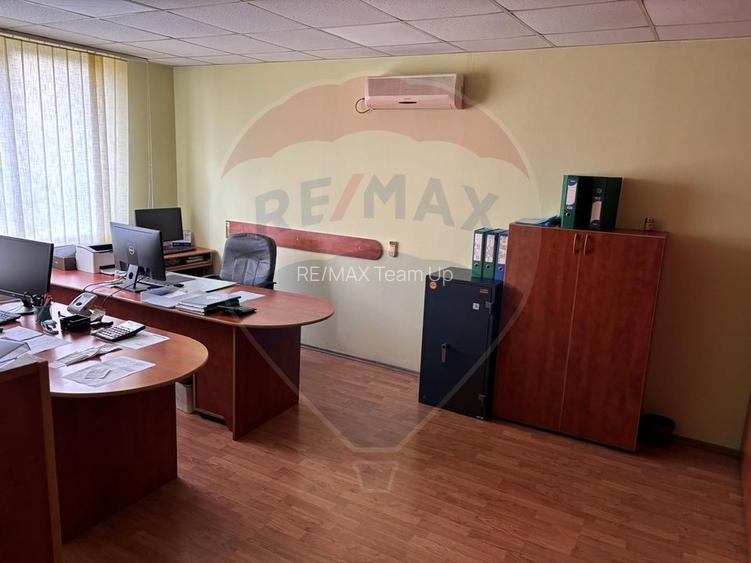 Spațiu industrial în Deva - Platformă betonată, 2 hale , linie CFR - 12