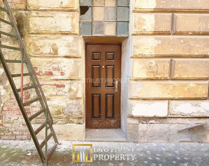 Spațiu ultracentral, 63 mp, CF propriu, Bulevardul Revoluției - 8