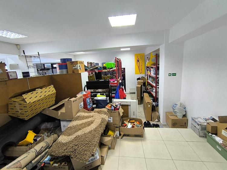 CENTRU ATELIERELOR -Spatiu comercial cu suprafata vitrata mare