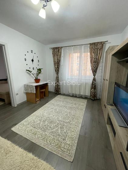INCHIRIEZ apartament 3 camere – recent renovat – zona Cedonia - 5