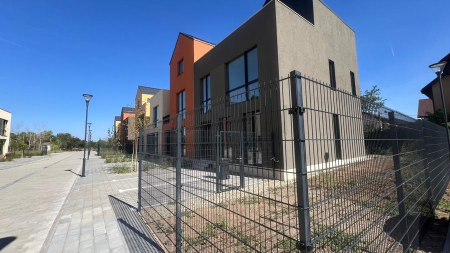 REV2005127 VILA PE LAC l 5 Camere l Complex Rezidential l De vanzare
