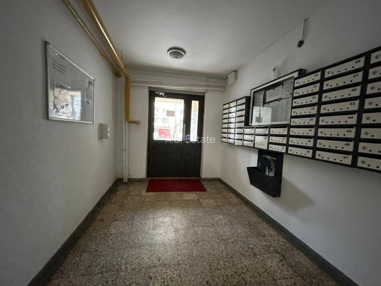 Garsoniera Titan Etaj 1 Bloc 1974 Reabilitat 7 Min Metrou - 10