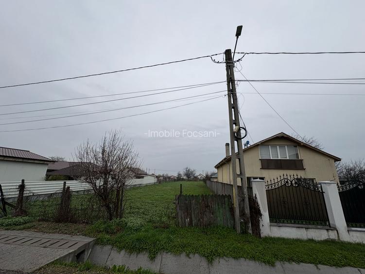 Teren 1652 mp în Golești – toate utilitățile! - 4