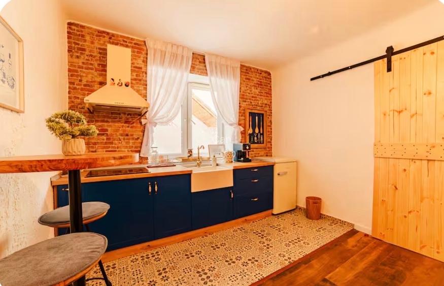 Două imobiliare în regim hotelier, centru istoric  - 13