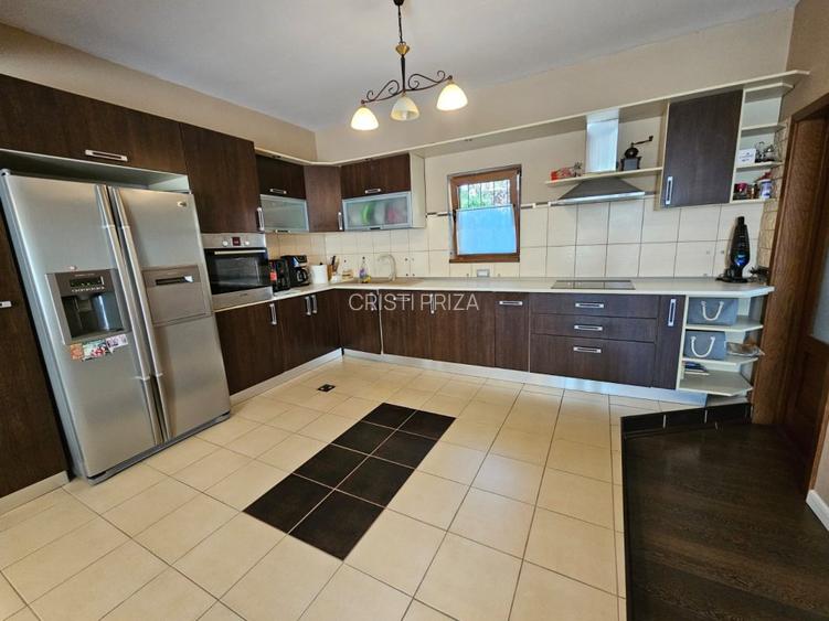 Casa cu piscina - Chiajna (6 dormitoare - 6 bai - 2 livinguri) - 26